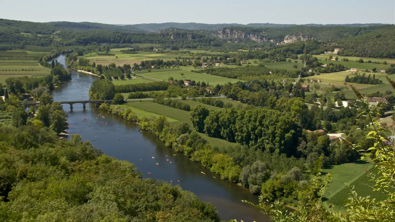 Que faire à Domme : vue sur la Dordogne et la vallée depuis les hauteurs de la bastide