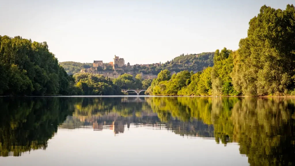 La Dordogne calme en fin de journée, idée de balade pour savoir que faire autour de Sarlat