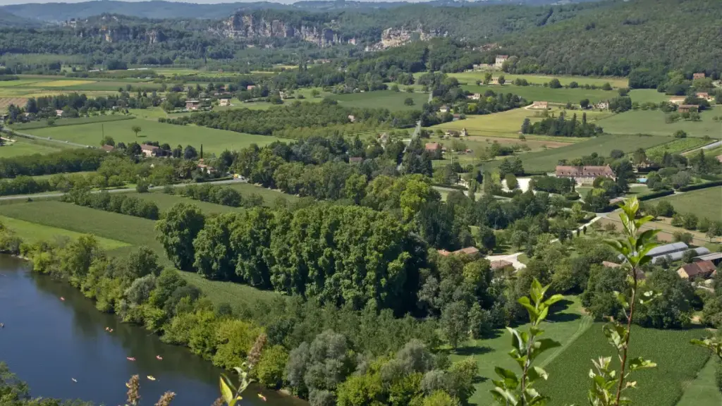 Vue du belvédère sur la Dordogne et la vallée, incontournable pour visiter Domme